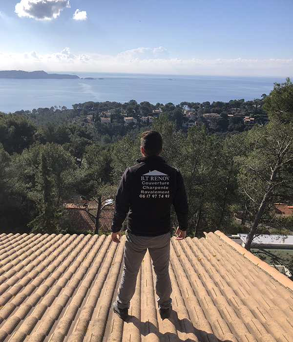 Pose de tuile à Hyères 83